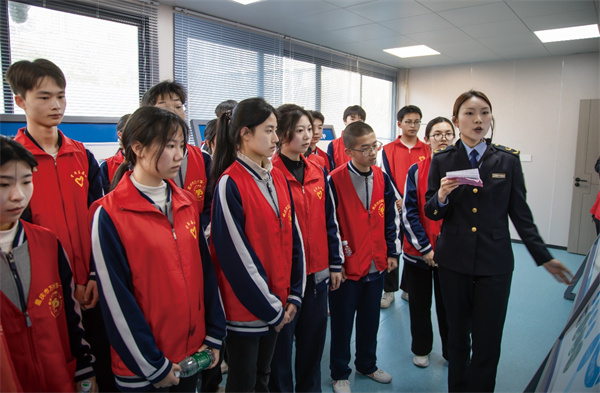 长江禁捕重庆万州渔政执法船艇开放日